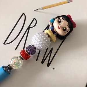 Disney Doorables: Snow White & the 7 dwarfs: Snow White handmade beaded pen